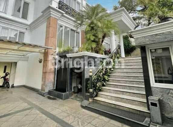 Rumah Mewah Kolam Renang Simprug Garden Pakubuwono Jakarta Selatan