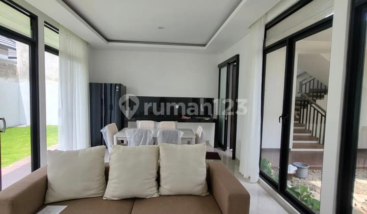Rumah Baru ,semi Furnished,dekat Uptown Mall Dan Unika Ngaliyan