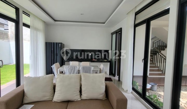 Rumah Baru ,semi Furnished,dekat Uptown Mall Dan Unika Ngaliyan