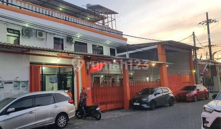 Dekat Rs Soewandi Kapas Krampung,Rumah Kost Full Penghuni Row3mbl