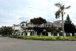 Translation: "40-meter Row Near Merr Galaxy Bumi Permai Hook Near Galaxy Mall"
