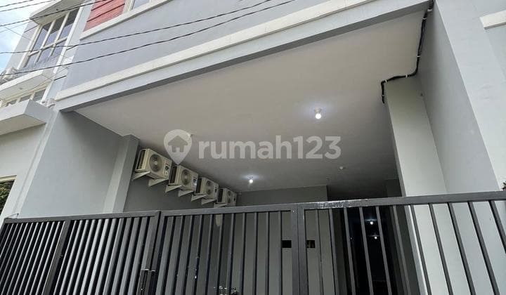 Rmh Kost Baru Ada Rooftop, Furnish , Kutisari Dkt Jemursari ,Rkt