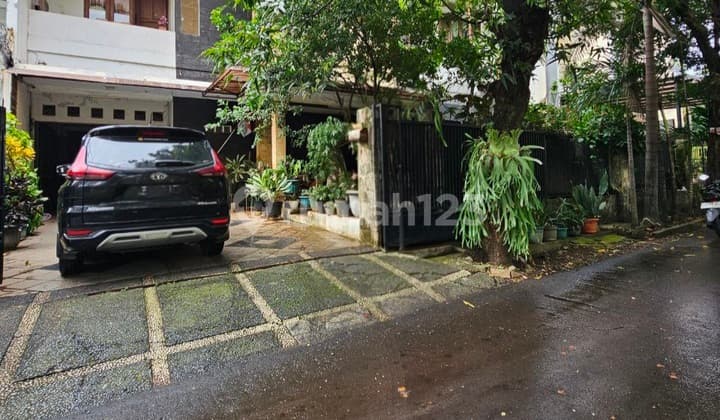 Murah Banget Rumah Strategis di Jl. Pakubuwono, Kebayoran