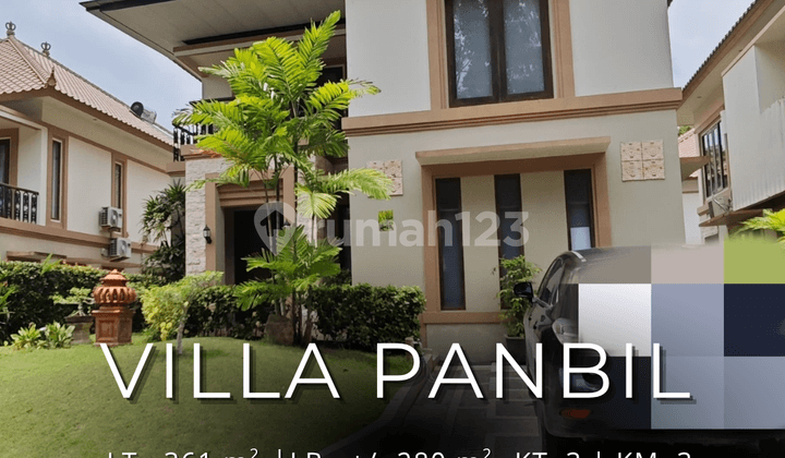 Ready-to-Occupy House With Luxurious Interior in a Comfortable and Strategic Location!