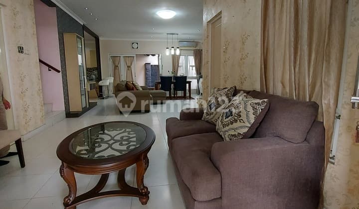 House in Kota Wisata, Comfortable Residence, Move-in Ready