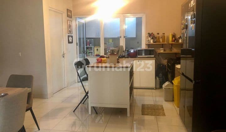 RUMAH di KOTA WISATA, Lokasi Dekat Starbuck, Siap Huni