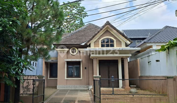 Rumah Tumbuh di Bukit Golf Riverside, Lingkungan Asri