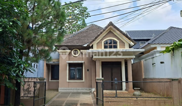 Rumah Tumbuh di Bukit Golf Riverside, Lingkungan Asri