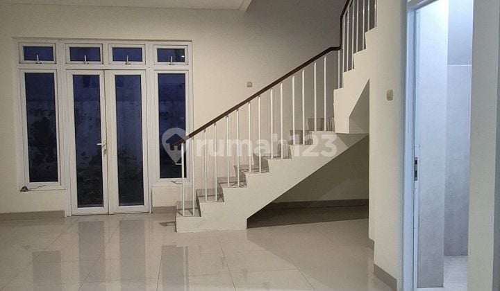 Rumah 2 Lantai di Citra Grand, Rapih dan Terawat