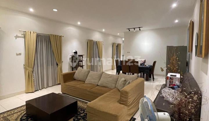 Rumah 2 Lantai Di Kota Wisata,