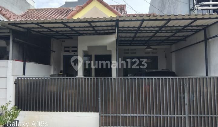 Rumah di Raffles Hills, Lokasi Dalam Cluster