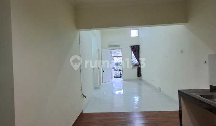 Rumah Di Kota Wisata, Rapih Dan Siap Huni