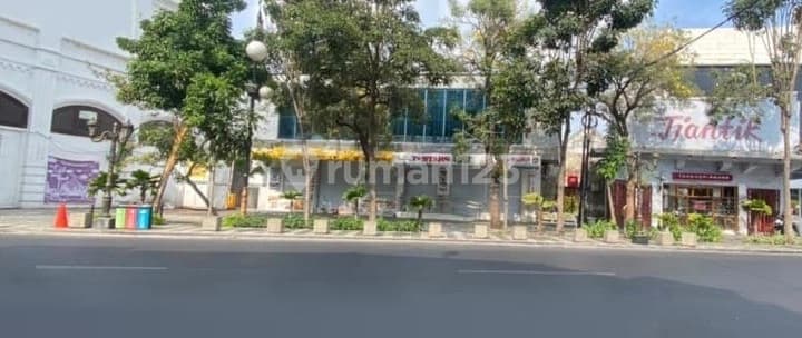 Tempat Usaha Lokasi Enak Raya Tunjungan. Tunjungan Plaza. Embong Malang. Pemuda. Siola. Grahadi. Baiai Kota. Grandcity. Delta Plaza. Tengah Kota. Surabaya