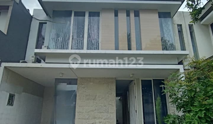 Rumah 2 Lantai Citraland Taman Puspa Raya, Deket Royal Park Citraland, Fullerton, Tpr, Taman Gapura, Gwalk, Vila Taman Telaga, Pakuwon Indah, Graha Family, Wiyung, Rumah Semi Furnished Bagus HGB - Hak Guna Bangun di Citraland taman puspa raya, Citraland