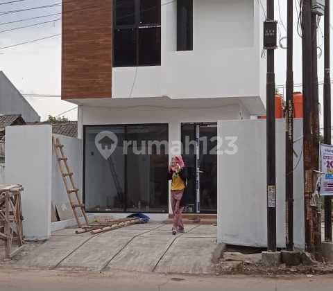 Rumah 2 Lantai di Jl.galuh Mas Lokasi Pinggir Jalan Raya Peruri