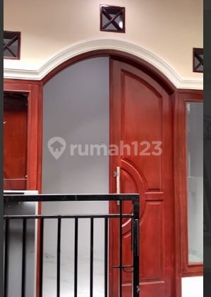 Rumah 2 Lantai di Poltangan Pasar Minggu Dekat Area Transportasi