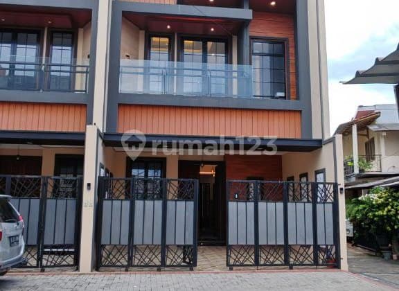 Rumah Mewah 2 Lantai di Kukusan Depok Dekat Akses Tolol