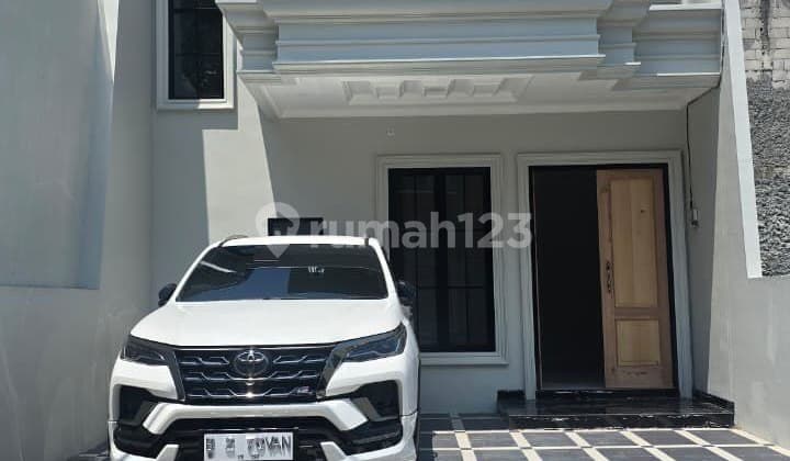 Rumah 2 Lantai di Depok Gaya Eropa Klasik Akses Dekat GDC