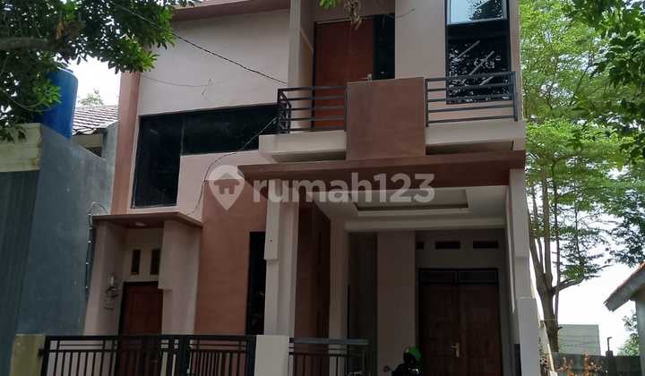 Rumah 2 Lantai Di Serpong Strategis Dekat Pintu Tol Bsd