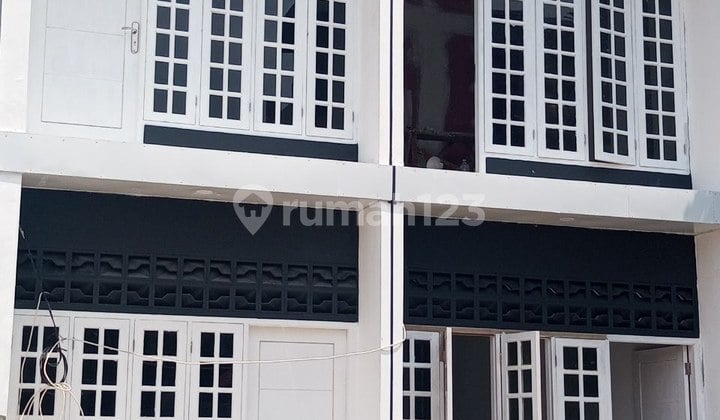 Rumah 2 Lantai di Jl. Kramat, Jakarta Dekat Area Perbelanjaan