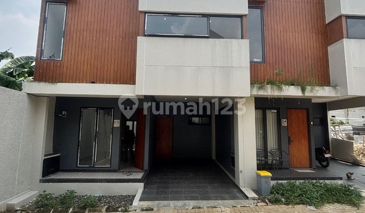 Rumah 2 Lantai di Jl. Curug Bojongsari Dekat Area Transportasi