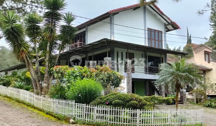 Rumah 3 Lantai Furnished Villa Istana Bunga Lembang Best Price