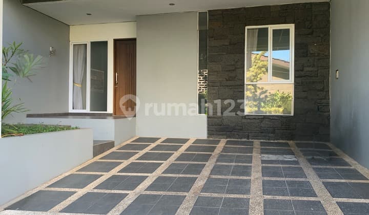 Rumah 2 Lantai Bagus di Sayap Setrasari Sukahaji, Bandung