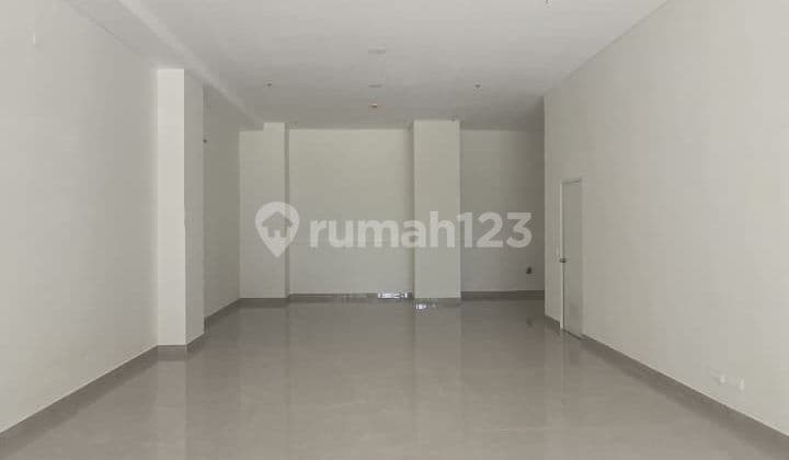Hadap Jalan Boulevard Disewakan ! Ruko Elevee Promenade
