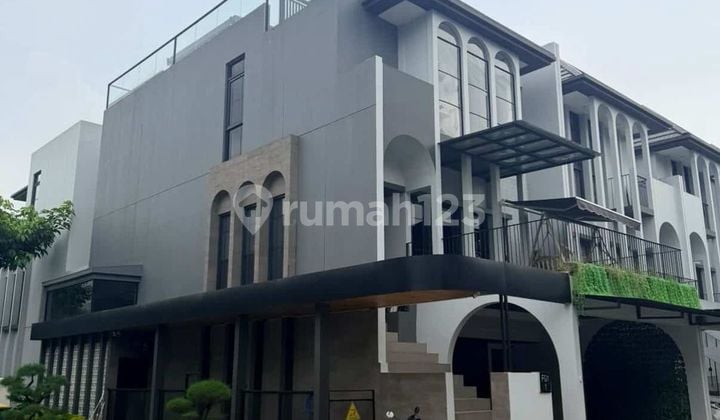 Jual Rumah Ada Pool Murah di Cluster Aether Blok Grenwitch BSD
