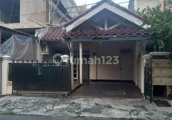 Rumah Mungil di Kawasan Pondok Indah, Jakarta Selatan
