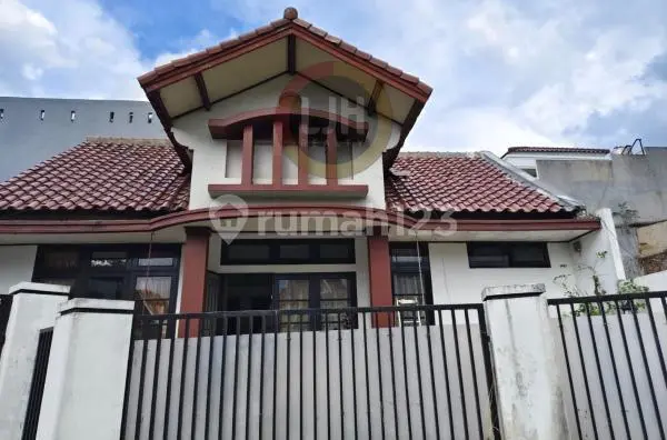 Single-Story Semi-Furnished House in Raffles Hills - Cibubur