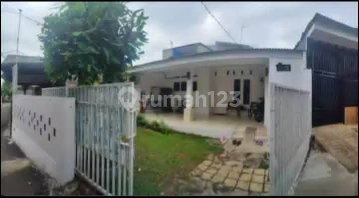 Nice Sweet Minimalist House Spacious Car Access in Lubang Buaya