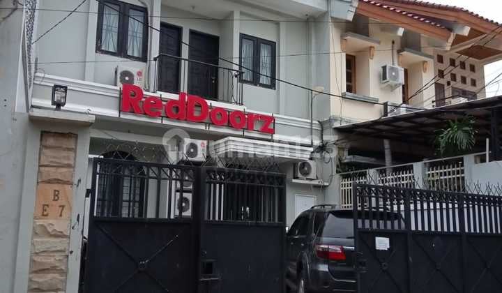Jual MURAH Rumah Hotel RedDoorz Dekat Mall Gandaria City Lt141 m2 Jalan Yado 5 Gandaria Utara Kebayoran Baru Jakarta Selatan Bawah Harga Pasar Cocok usaha Kost