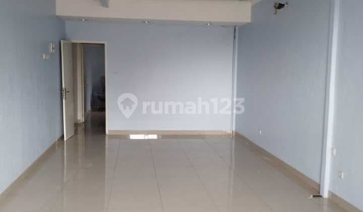 For Sale, a Good Shop House in Daan Mogot Baru (DMB). 4 Floors
