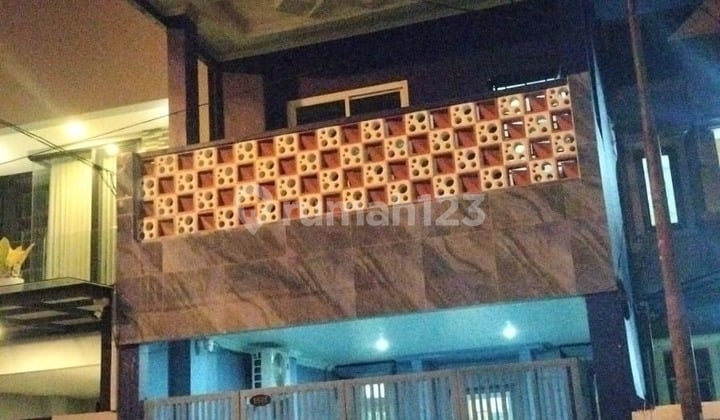 Dijual Rumah Bagus di Duta Garden 3 Lantai SHM