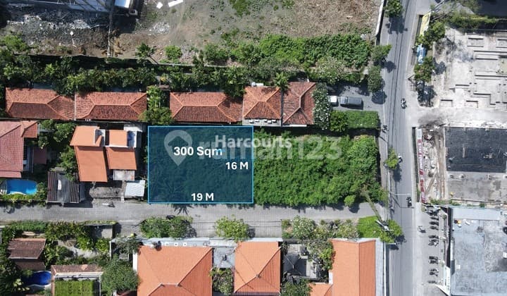 Tanah Hak Milik 300 m2 dengan Lokasi Sempurna di Berawa