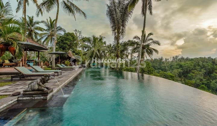 Estate Ubud Klasik dengan Pemandangan Gunung & Lembah