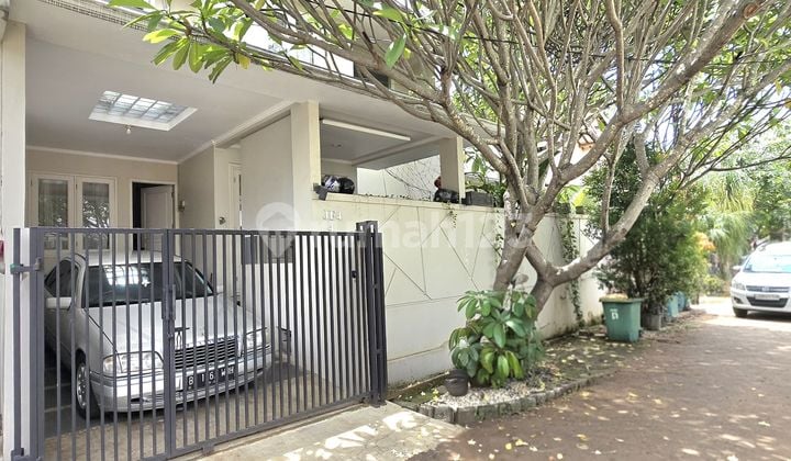 Rumah Fully Furnished Lokasi Sangat Strategis di Bintaro Jaya