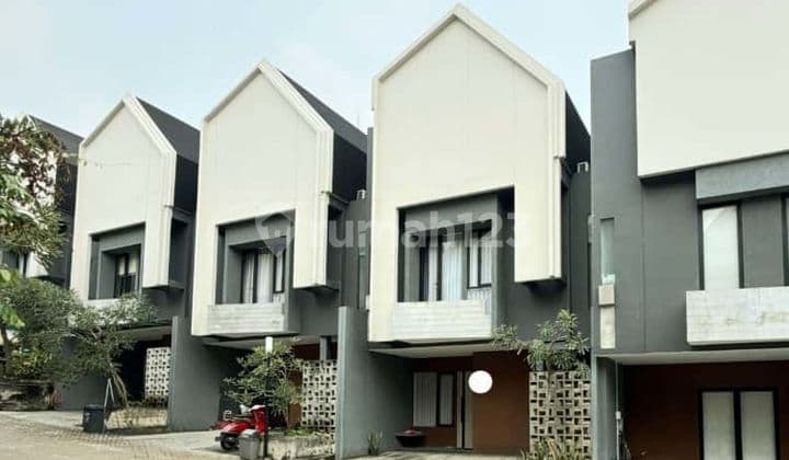 Rumah Minimalis Townhouse 3 Lantai Siap Huni di Pondok Cabe
