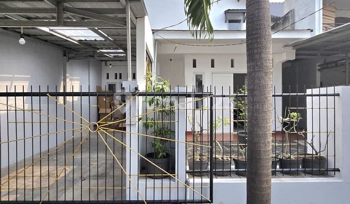 Rumah Strategis Jalan Utama Cocok Untuk Usaha Di Bintaro Jaya