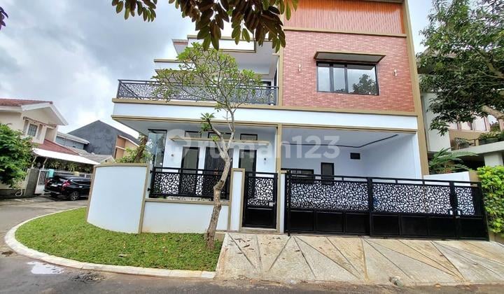 Rumah Baru Hoek Minimalis Modern Lokasi Strategis di BSD