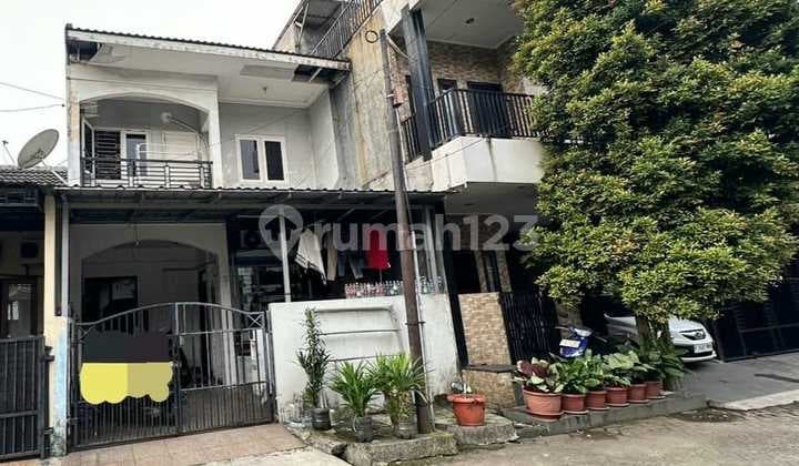 2-Story House in a Single Gate System Cluster, Graha Raya Bintaro Jaya
