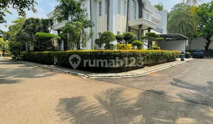 Rumah Hoek Dengan Private Pool Di Cluster Bintaro Jaya Sektor 9