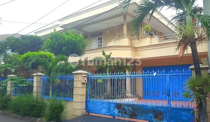 Rumah Halaman Luas Lokasi Strategis Di Bintaro Jaya Sektor 1