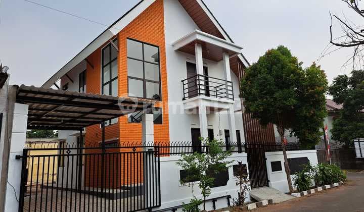 Rumah Hoek Dengan Halaman Luas Siap Huni Di Bintaro Sektor 3a
