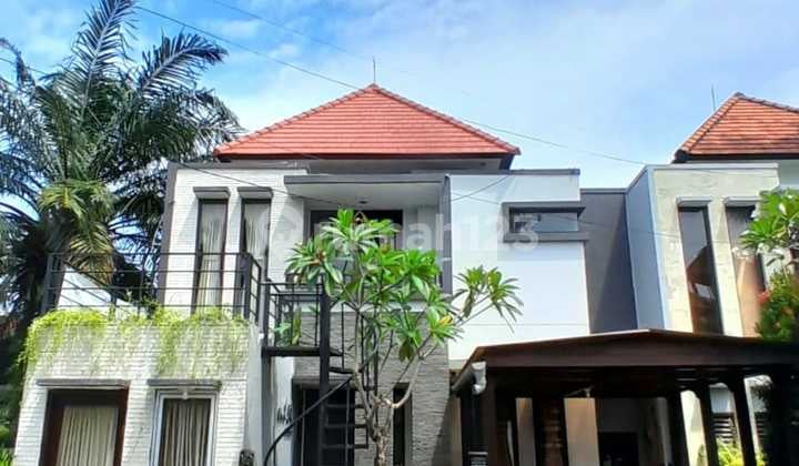 Fully Furnished House with Balcony and Swimming Pool in Jimbaran