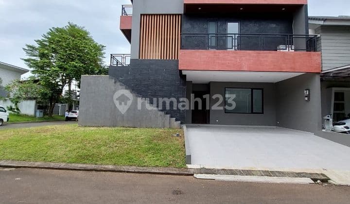 Rumah Mewah Hoek Side dengan Fasilitas Lift di Alam Sutera