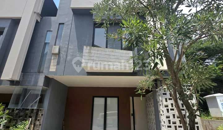 Rumah 3 Lantai Semi Furnished Dalam Townhouse di Cirendeu