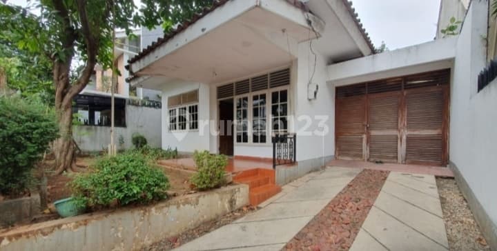 Rumah Klasik Tanah Luas Berlokasi di Perumahan Bintaro Sektor 1