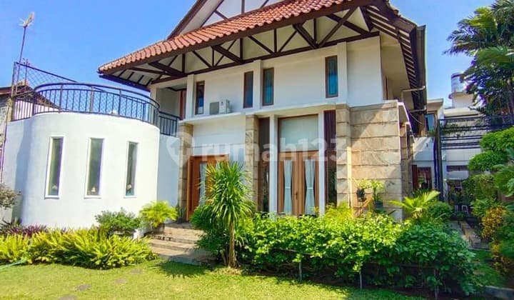 Rumah Di Jual Dengan Halaman Luas Di Kebon Jeruk Semi Furnished